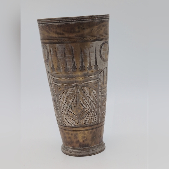 Indian Vintage Ornate Brass Etched Vase 7 Inch - Picture 4 of 9